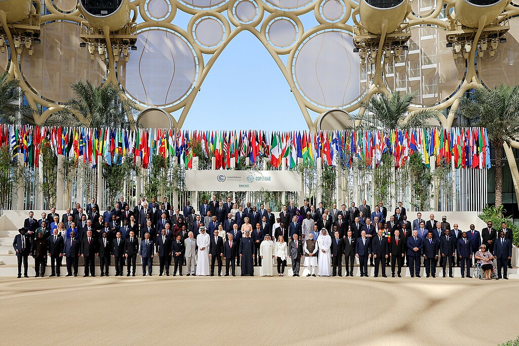 Photographie officielle des participants de la COP28, en décembre 2023 à Dubai.