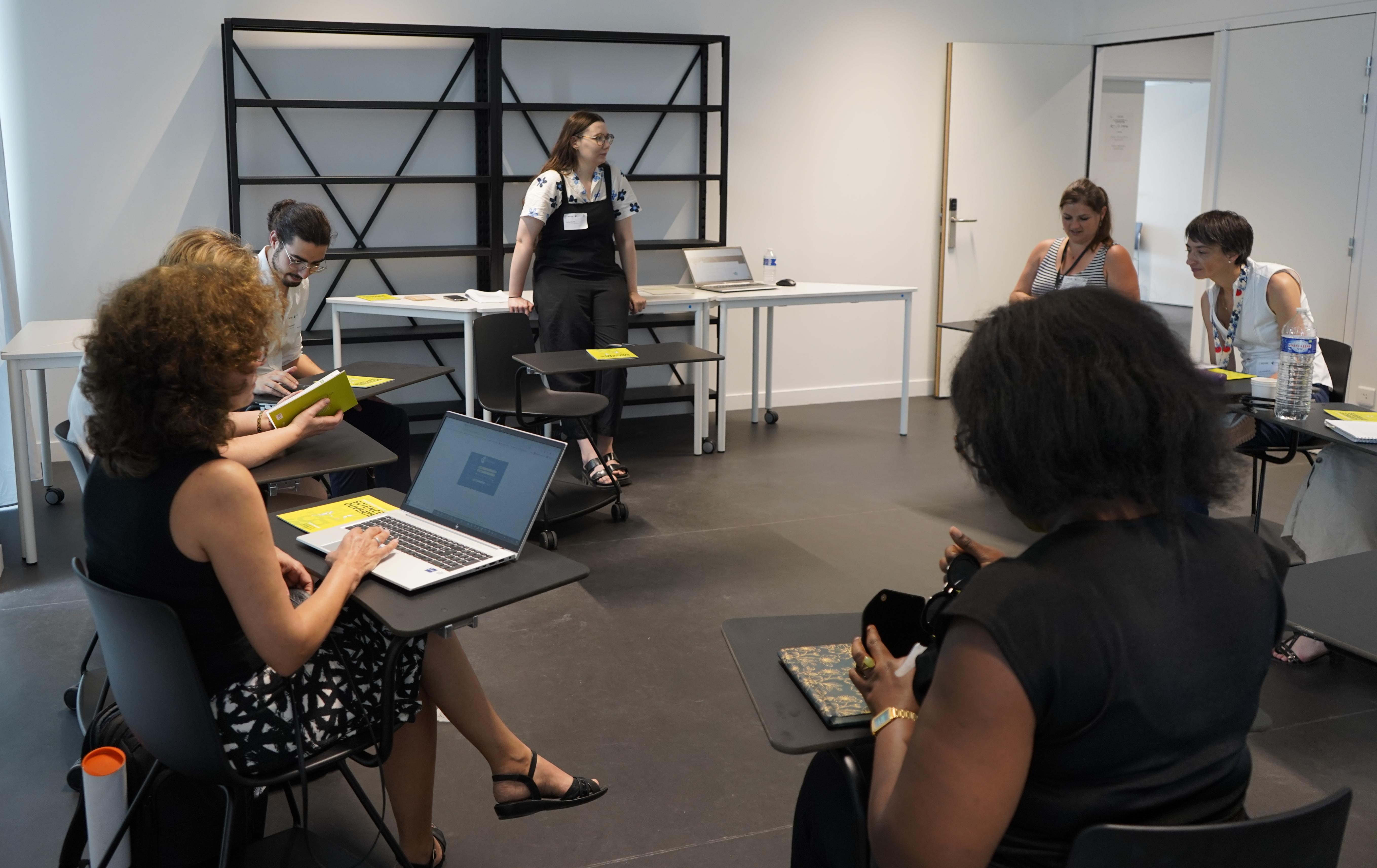 Photo des participants à l'atlier en présence de l'équipe d'animation